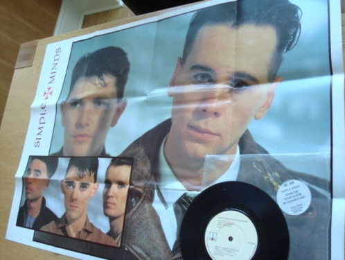 7" single (45 tours) (Includes 4 colour poster) - Label